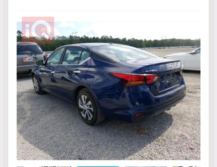 نيسان ألتيما